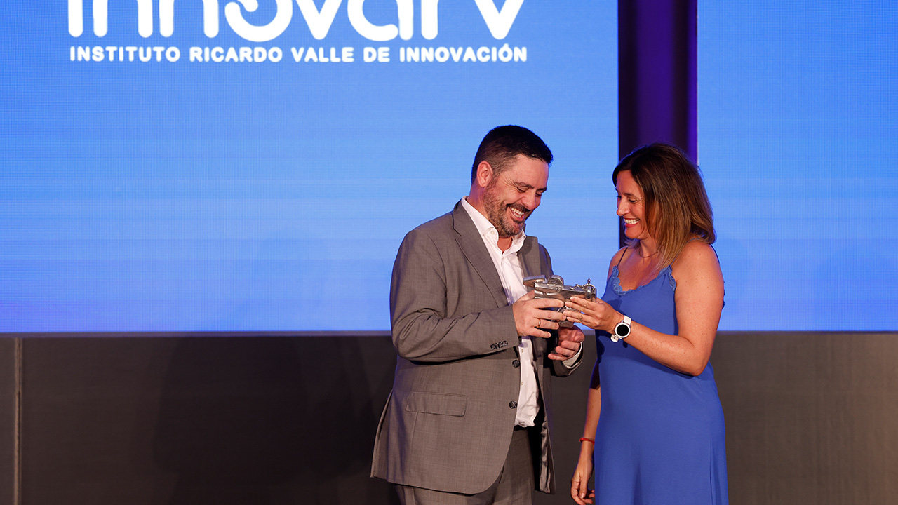 Innova IRV galardonada en los Premios Evolución 2022 de Diario Sur ...